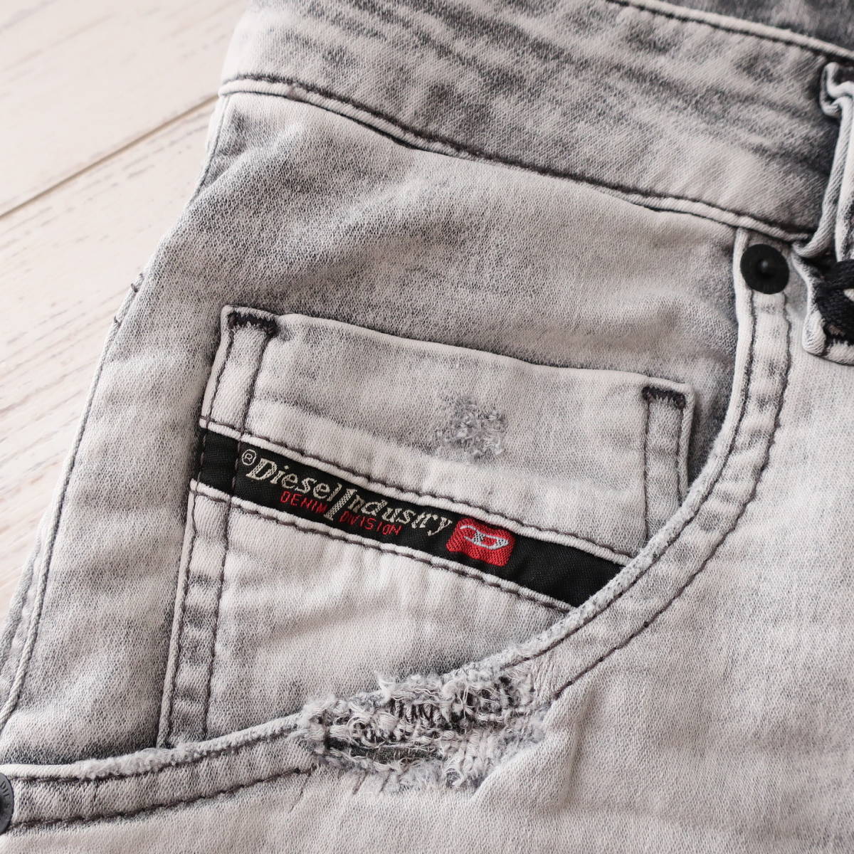 新品タグ付き ディーゼル DIESEL ジョグジーンズ KROOLEY-X-SP-NE