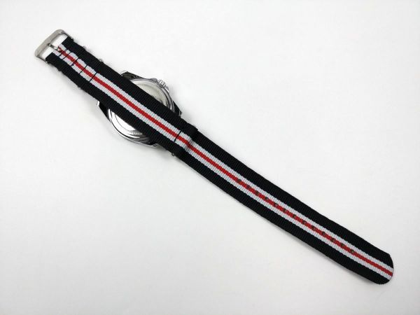 ナイロン製ミリタリーストラップ natoタイプ 布ベルト 腕時計 ブラックXホワイトXレッド ストライプ 22mm_画像5