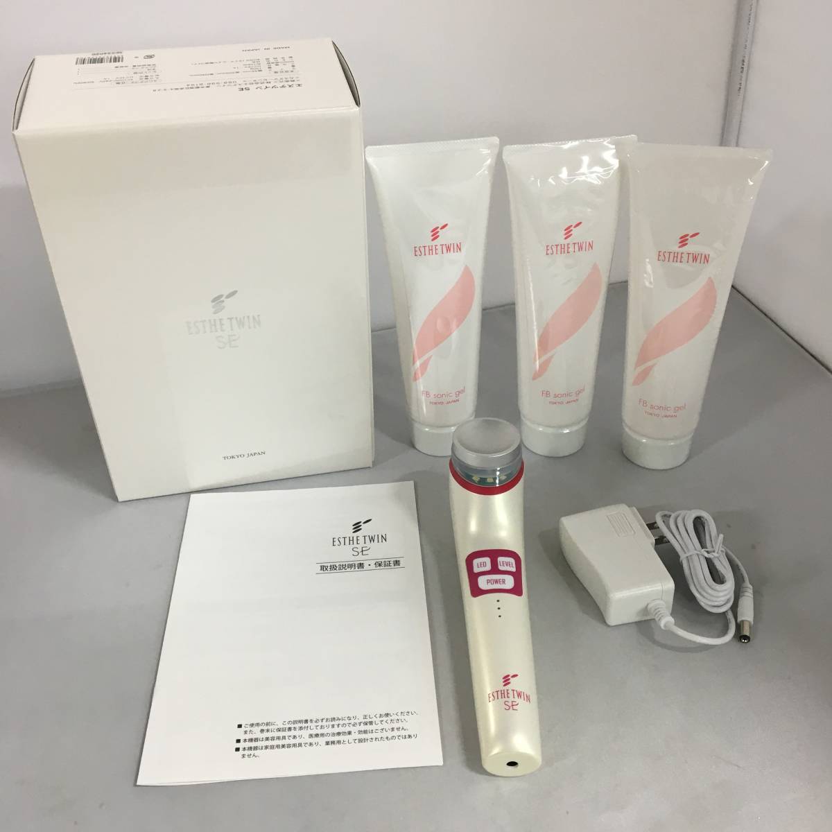 ESTHE TWIN エステツイン 美顔器 取扱説明書付き 化粧品4点セット