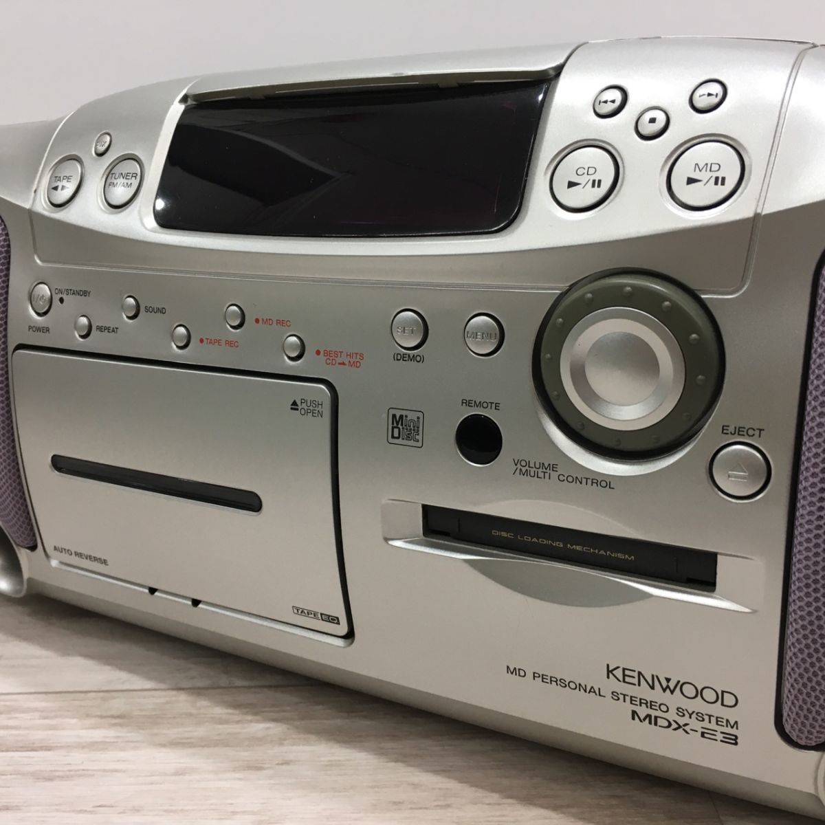 ジャンク品 KENWOOD ケンウッド MDX-E3 MD CD カセット FA/AMラジオ ラジカセ[P0998]_画像3