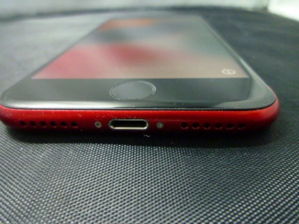 T【ソ-96】【送料無料】美品/Apple iPhone 8 RED Special Edition au/64GB/SIMフリー/IMEI判定【〇】_画像2
