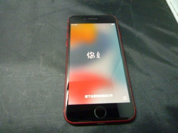 T【ソ-96】【送料無料】美品/Apple iPhone 8 RED Special Edition au/64GB/SIMフリー/IMEI判定【〇】_画像1