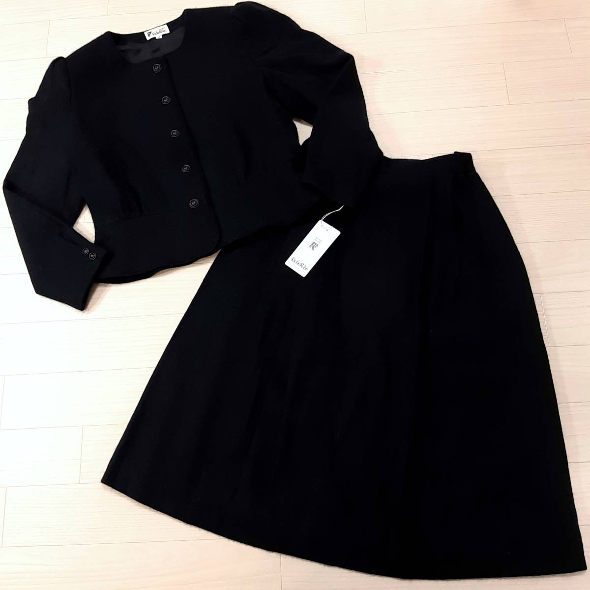 2022年最新入荷 b4★Riche Robe★新品 定価59000円★高級 ノーカラー長袖ジャケット&膝下ロングスカート 起毛アンサンブルスーツ★11号L ブラック黒色 スーツ(ロングスカート)一般 2022年最新入荷 b4★Riche Robe★新品 定価59000円★高級 ノーカラー長袖ジャケット&膝下ロングスカート 起毛アンサンブルスーツ★11号L ブラック黒色 スーツ(ロングスカート)一般