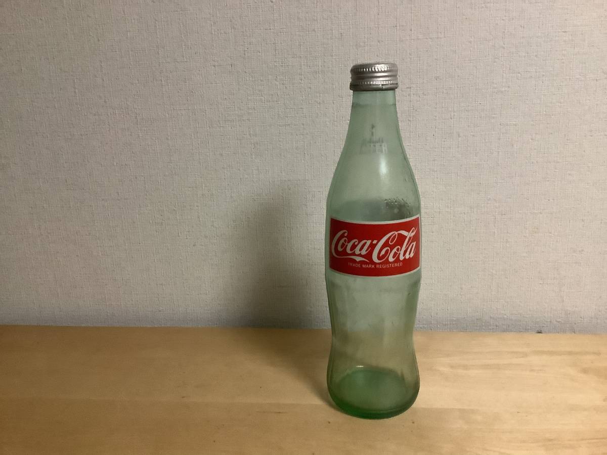 昭和52年頃　Coca-Cola 1L空き瓶　コカ・コーラ 1リットル空き瓶　キャップ付き　送料無料_画像2