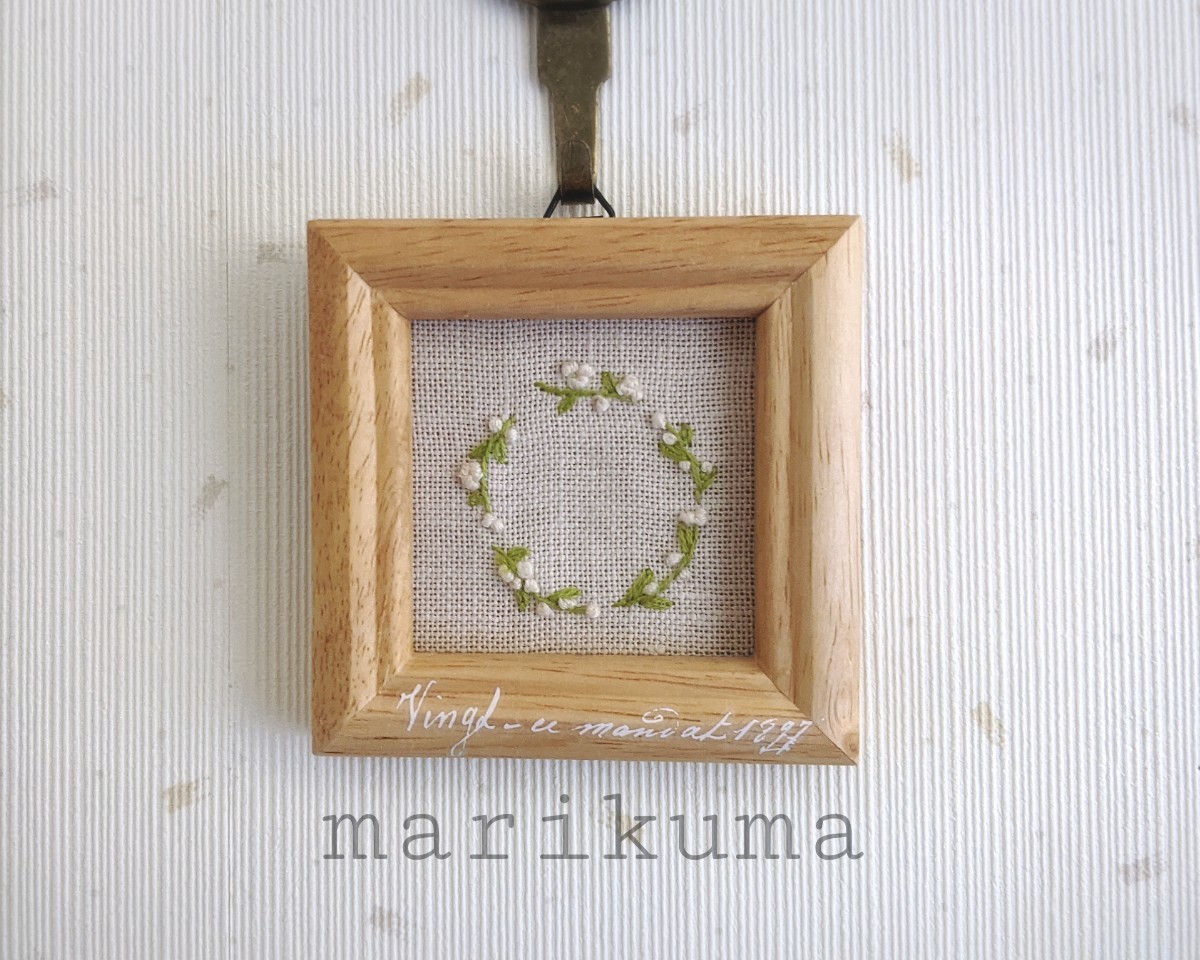 whiteroseリース＊刺繍インテリアフレーム　壁飾り