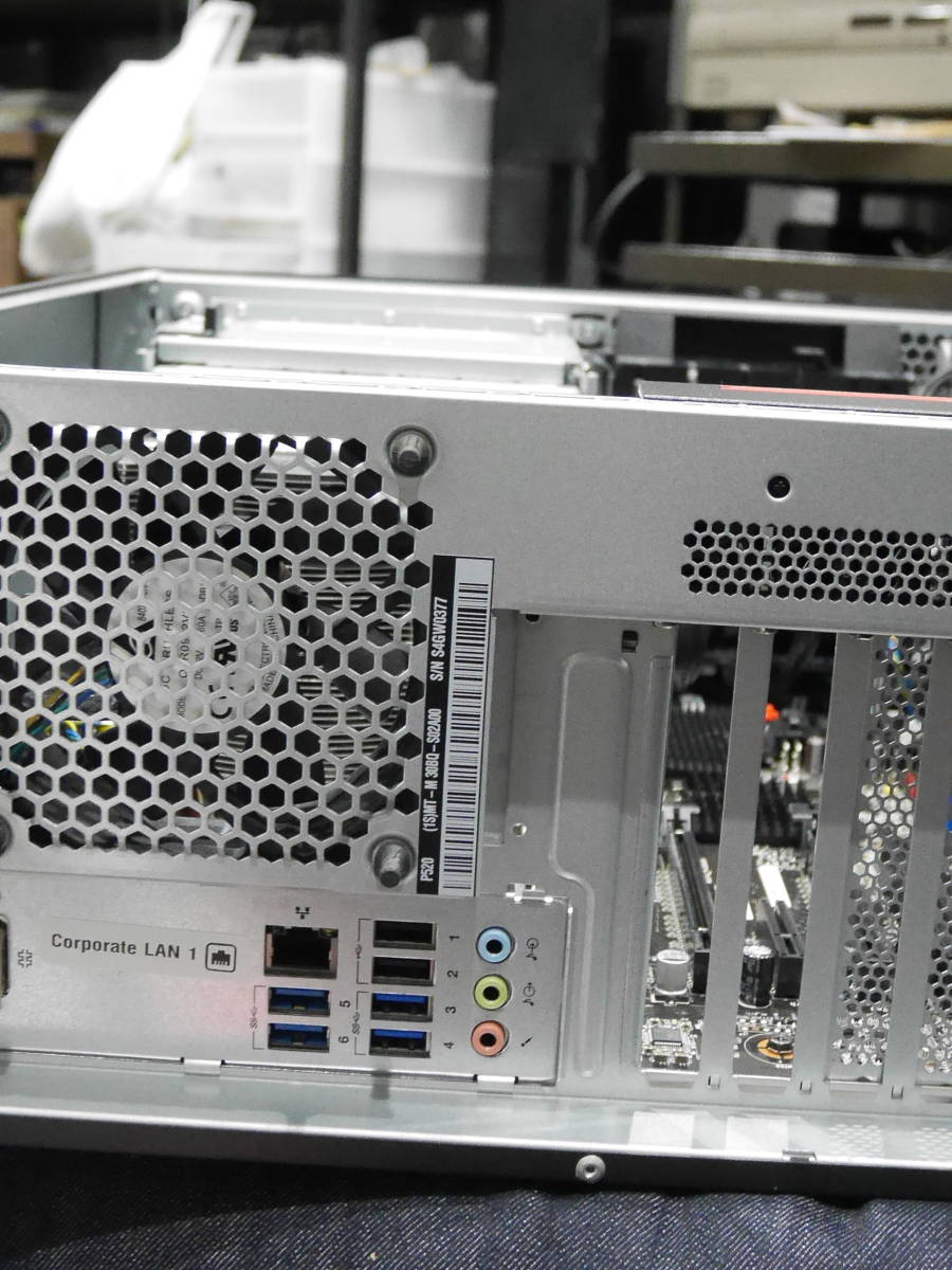 Lenovo ThinkStation P520 Xeon W 2125 Lenovo ThinkStation P520 Xeon W 2125