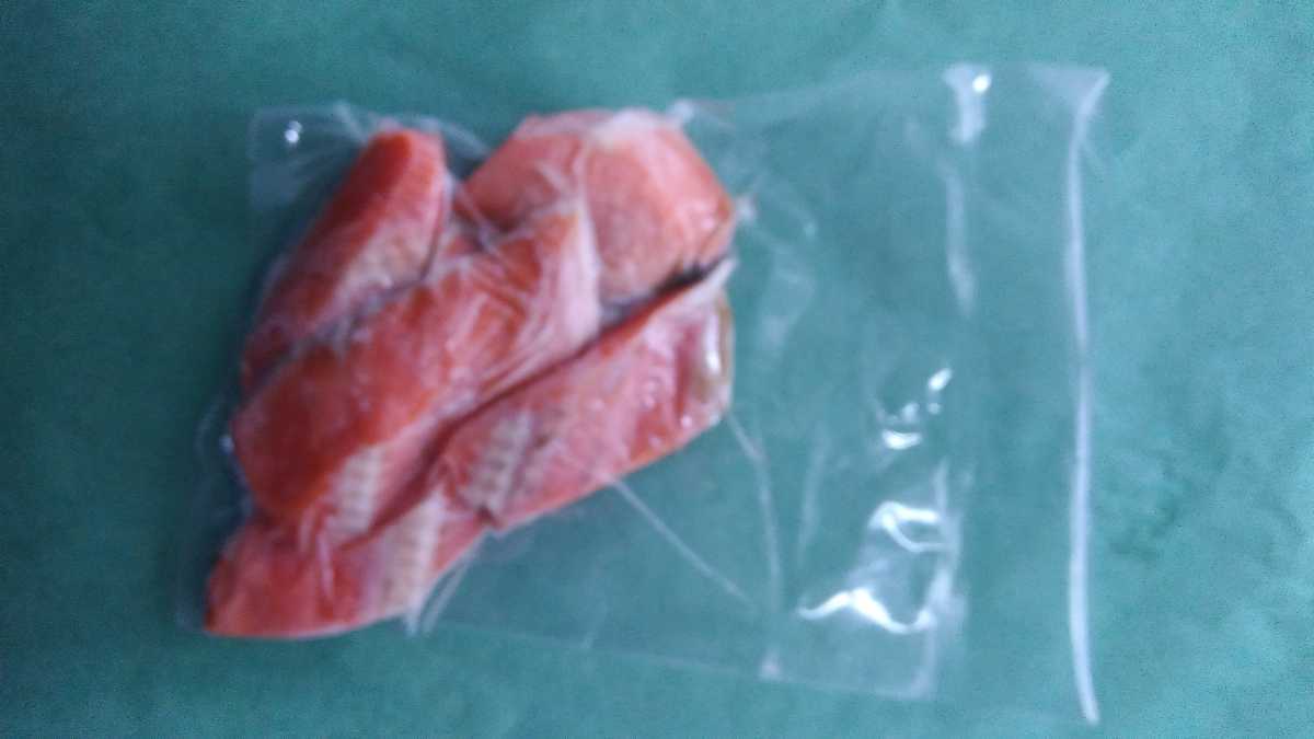 （魚）紅鮭切り落とし1p_画像1