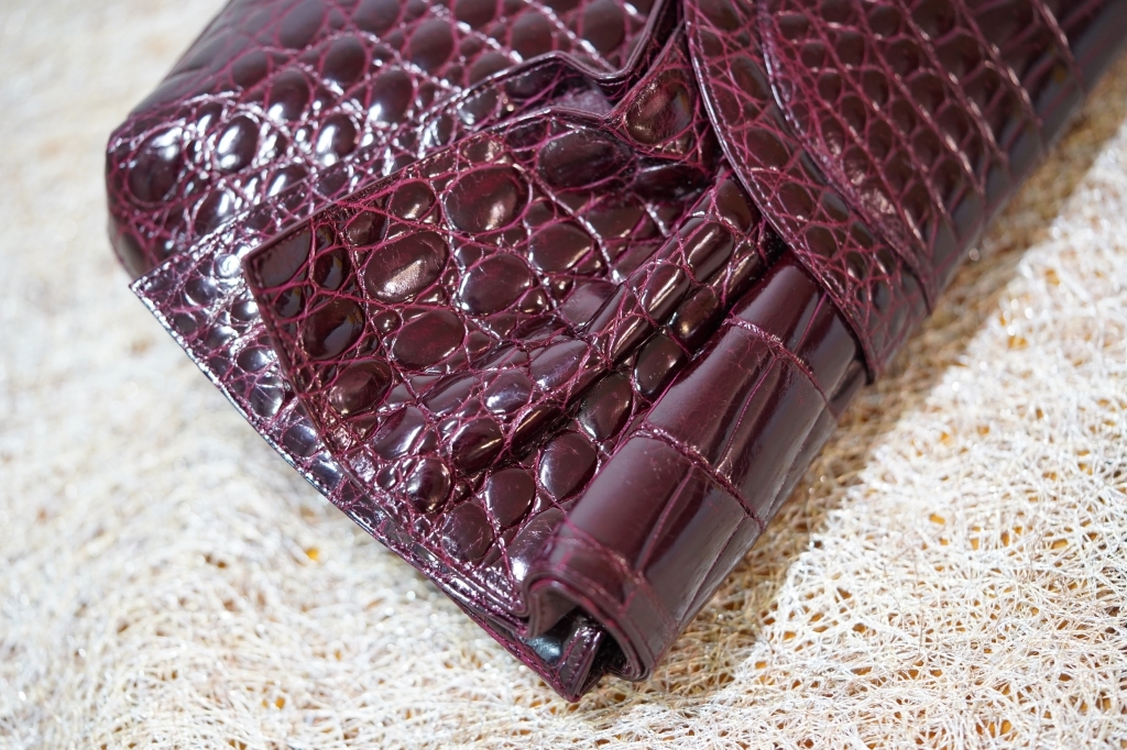  Germany made crocodile black ko leather IRV frill design handbag wine color 