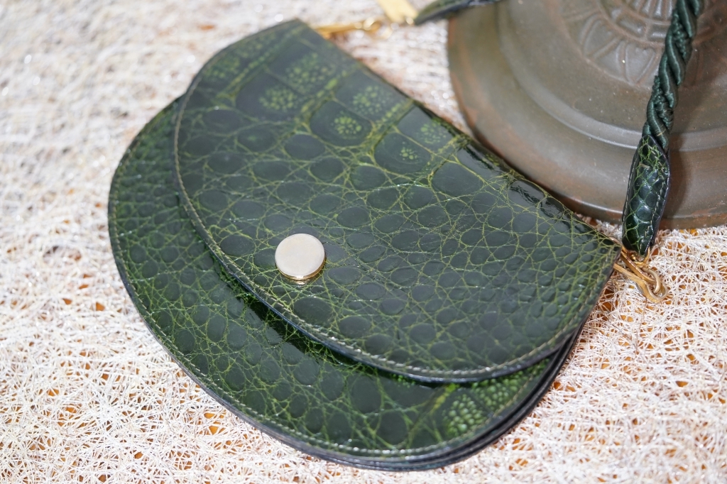 緑　グリーン　クロコ　クロコダイル　ワニ革　エキゾチックレザー　ショルダーバッグ　バッグ　鞄　ヴィンテージ　オールド最高級　逸品