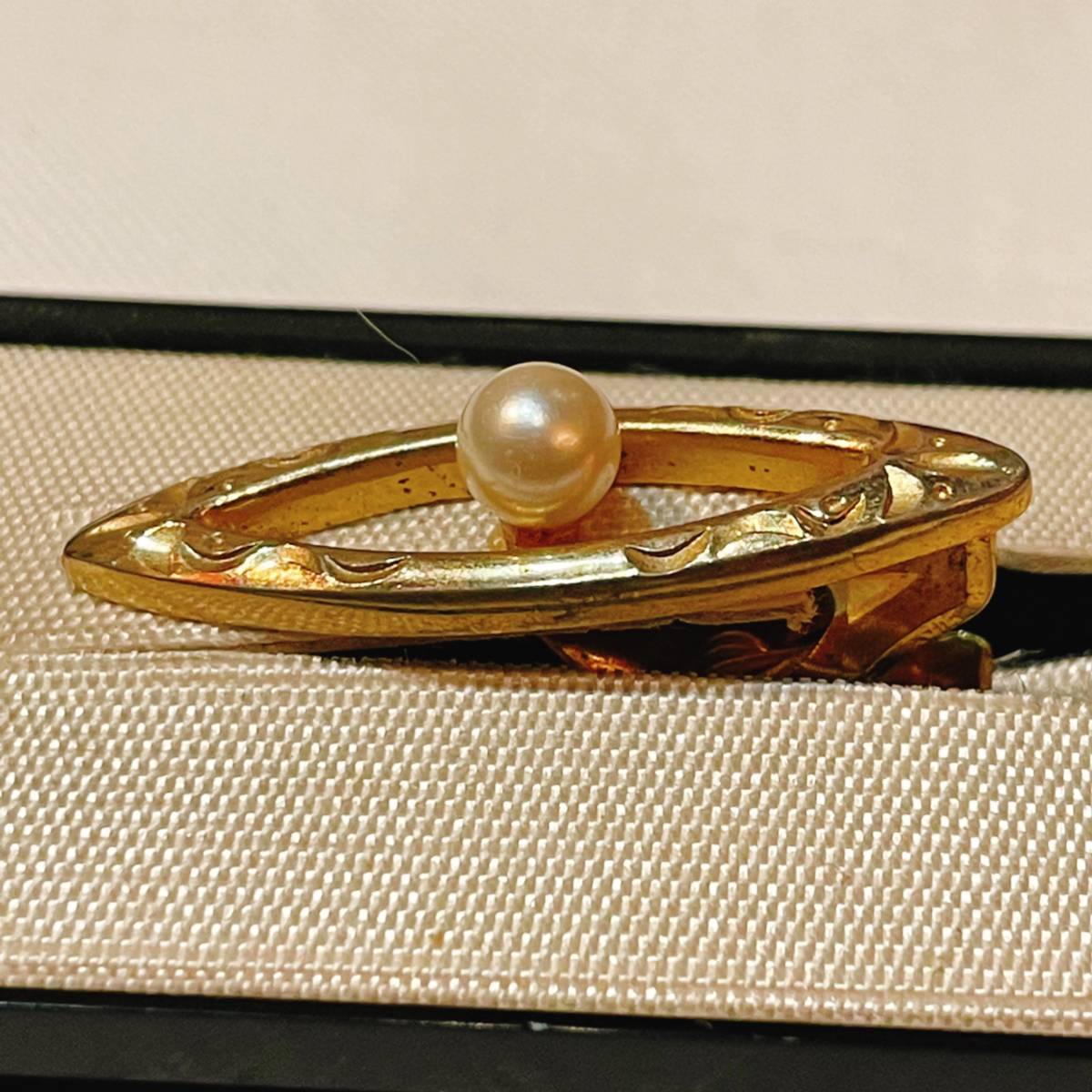  Vintage necktie pin Gold tone pearl dead stock pearl Vintage retro antique unused sculpture accessory 