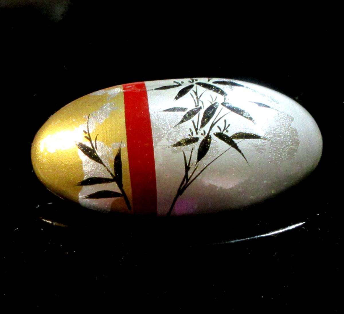 * lacqering. beautiful * wooden lacquer paint brooch . gold . bamboo lacqering * hand . lacqering * free shipping 