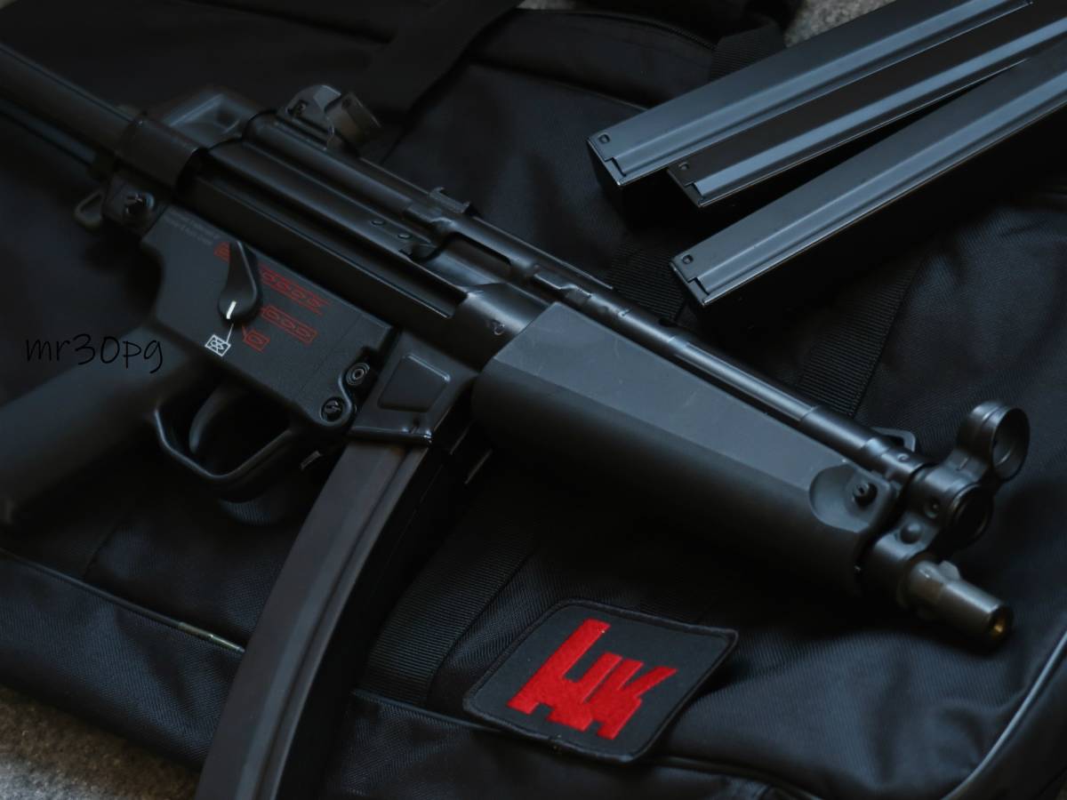 激レアの電動ガン！美品 VFC H&K MP5A5 スチールプレス製レシーバー版 3点バースト 1/1サイズHKレプリカMP5！マガジン4本！LE/HRT/SWAT/SAT_SYSTEMA TW5を超えた外装を身に纏うVFC製！