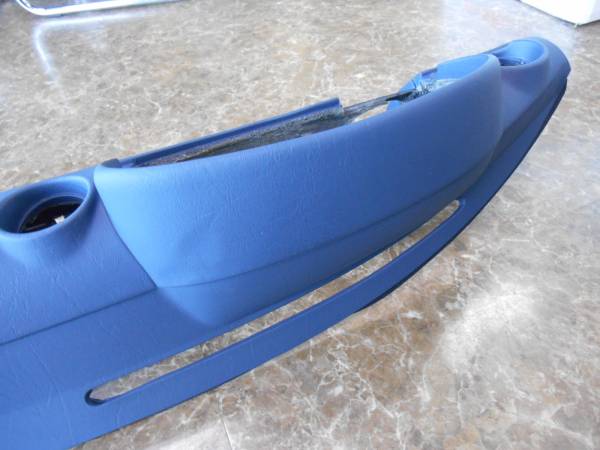 ベンツ　W107　ＳＬ　ダッシュボード　新品未使用　ブルー 紺色　w１２３　ｗ１１３　ｗ１２６_画像2