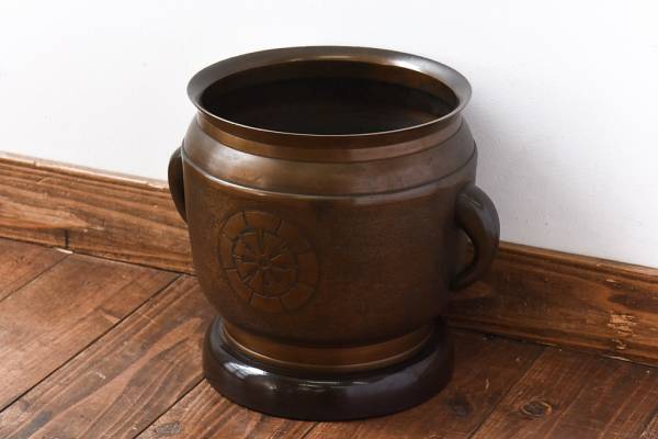 R-028644 和製アンティーク　上手物　紋入りで風格のある耳付銅火鉢(鉢カバー)(3)_画像1