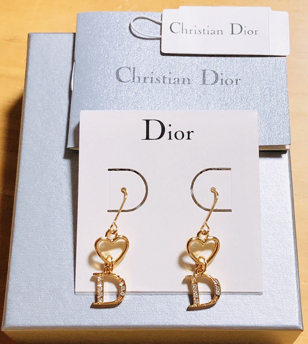ずっと気になってた Christian Dior 揺れるピアス ゴールド ストーン