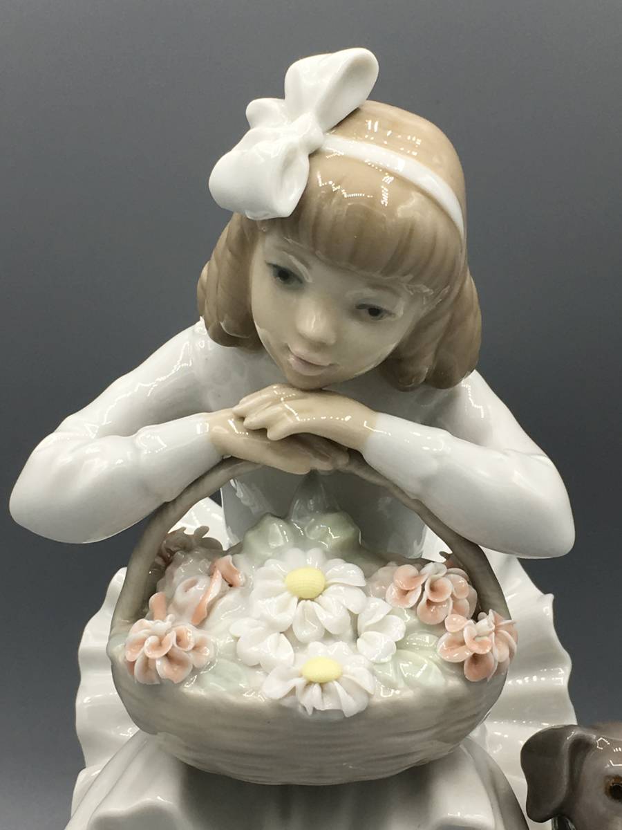 リヤドロ LLADRO 陶器人形 犬 少女 花咲く季節に フィギュリン スペイン製 陶器 置物 リアドロ _画像2