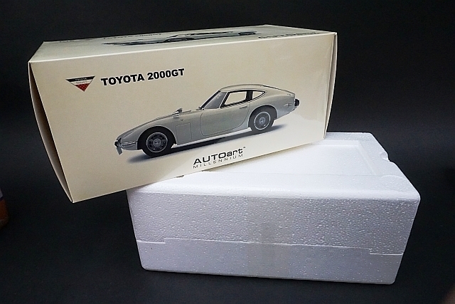 AUTOart オートアート 1/18 TOYOTA トヨタ 2000GT クーペ