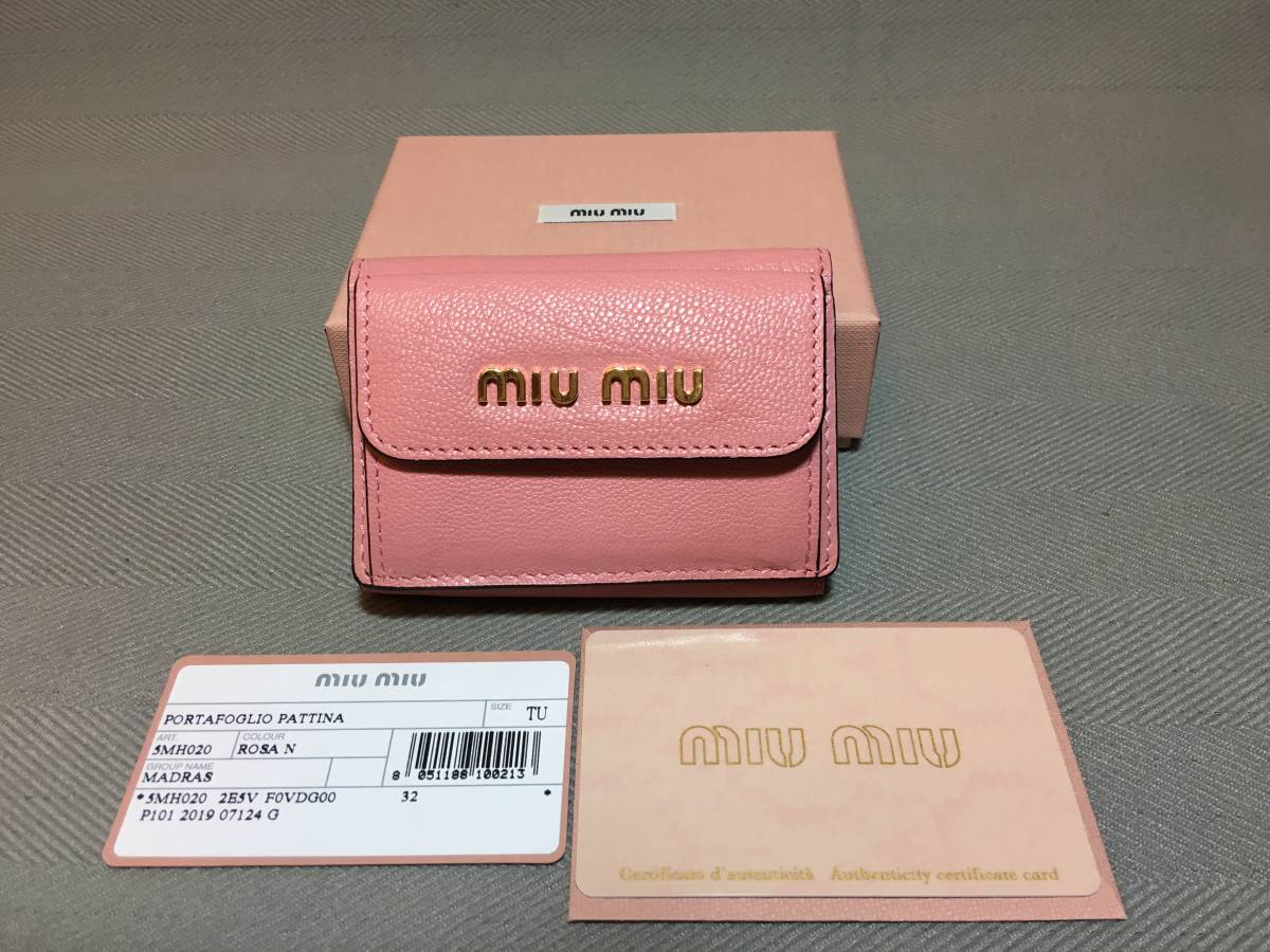 新品 ミュウミュウ レザー 三つ折り ミニ 財布 ピンク マドラス カード