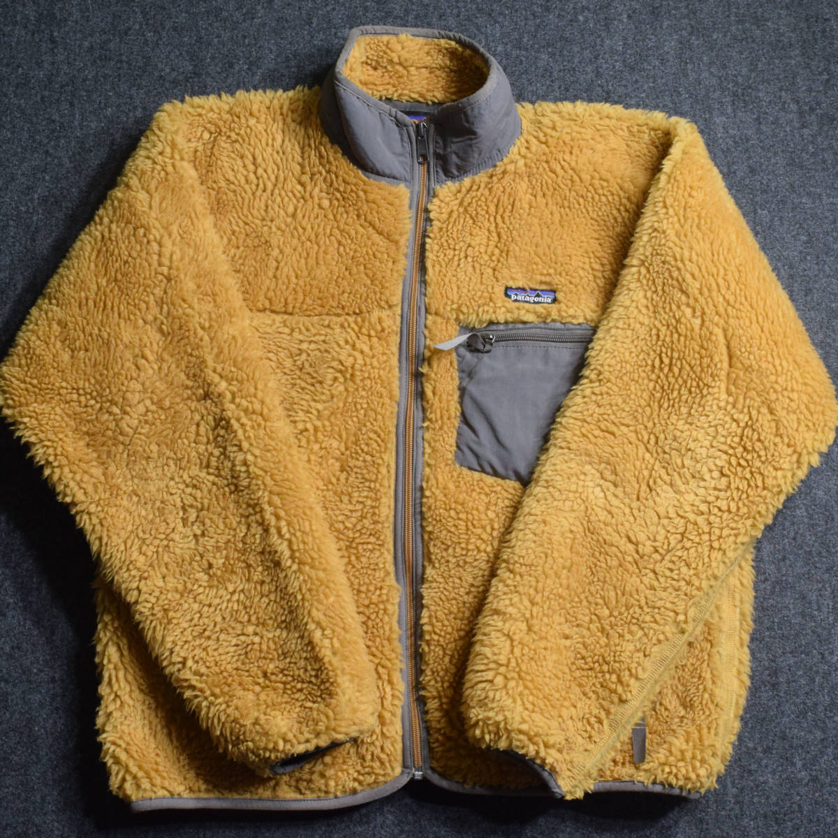 上品 Patagonia USA製 未使用タグ付き 希少USA製 ベージュ×レッド www