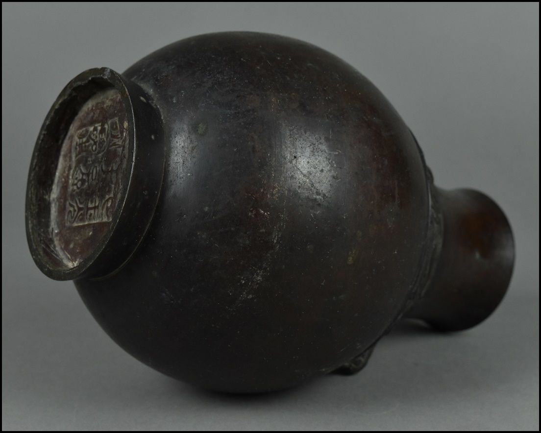 時代物 古銅 老銅 獣耳饕餮紋花瓶 花器 古美術品 HK22-0211 時代物 古銅 老銅 獣耳饕餮紋花瓶 花器 古美術品 HK22-0211