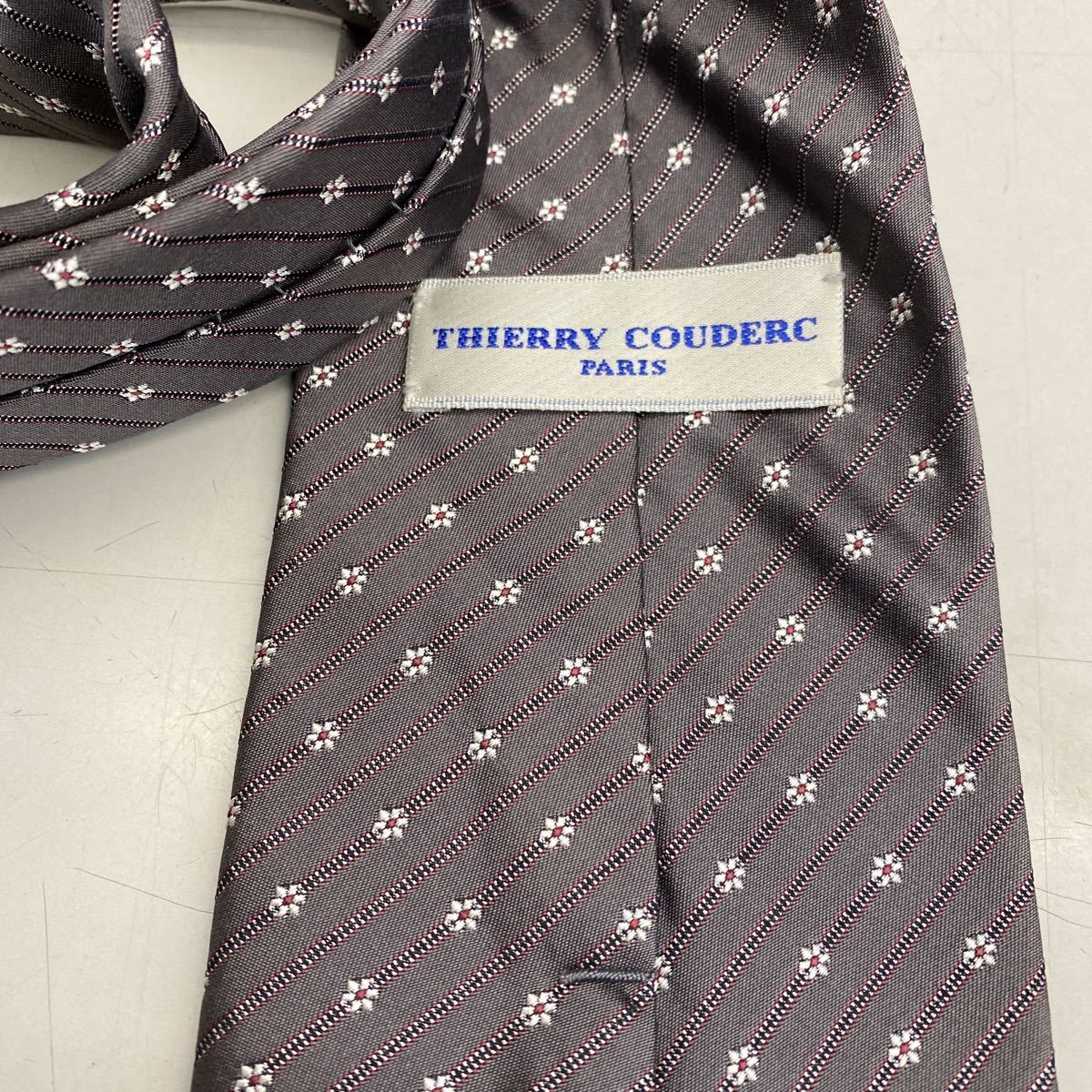 チェリークーデル thierry couderc ネクタイ、大剣幅9.5cm、多少の使用