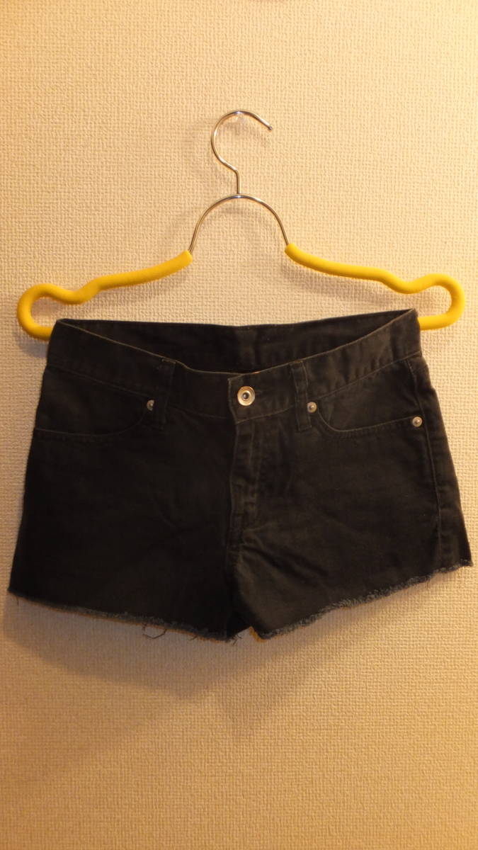 ★GU JAPAN★Ladies Short Pants レディースジーンズ ショートパンツ黒 サイズS ウエスト73Cm　USED IN JAPAN BLACK daisy dukes shorts_画像1