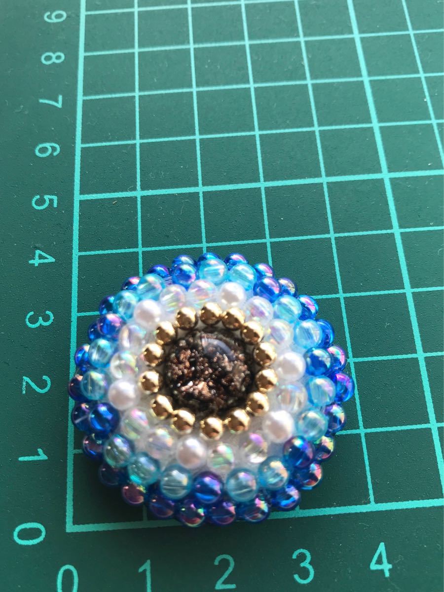 ビーズ刺繍ヘアーゴム　くるみボタン　ハンドメイド