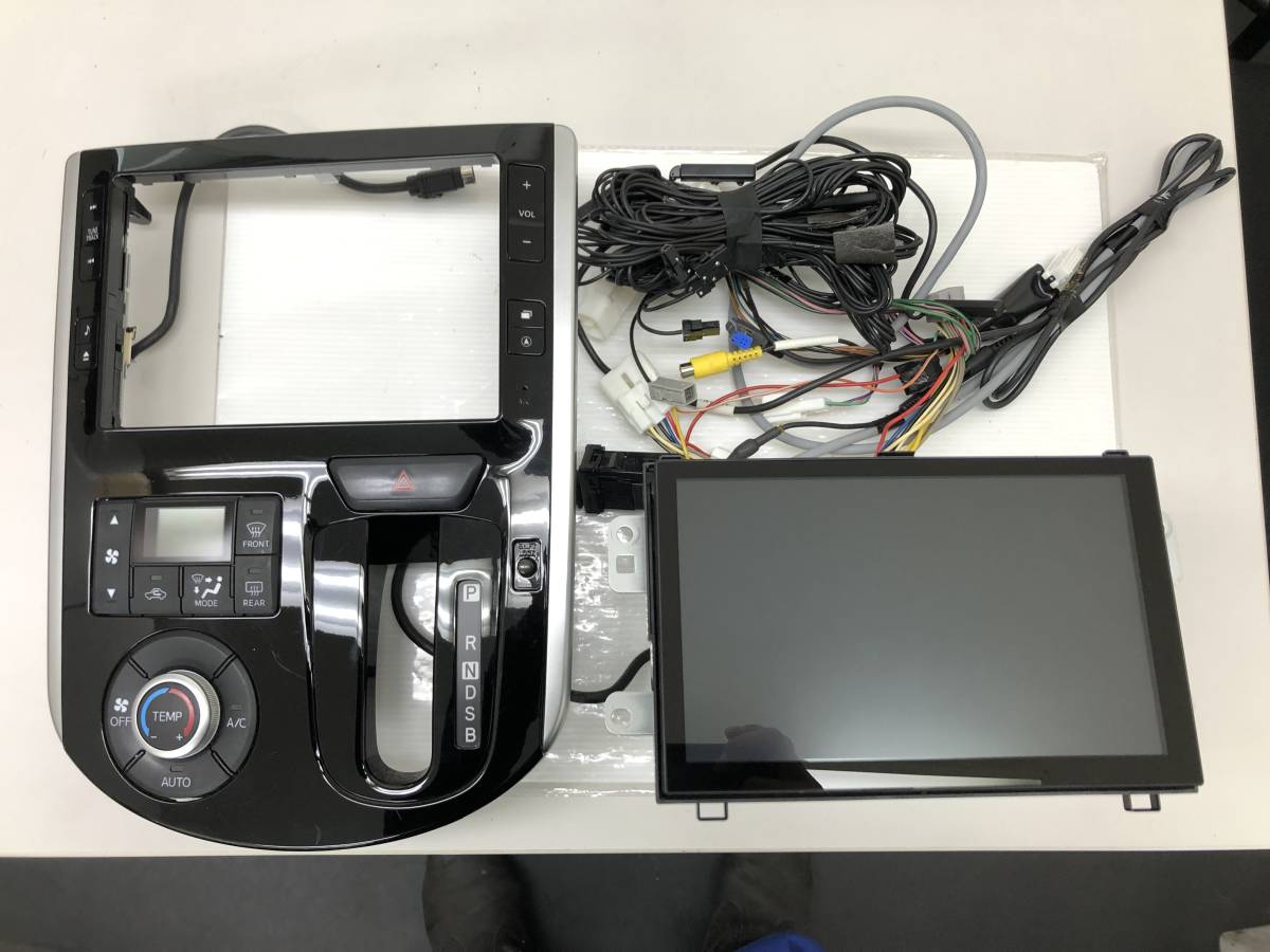 美品 タント専用 大画面8インチナビ NSZN-W64DB-