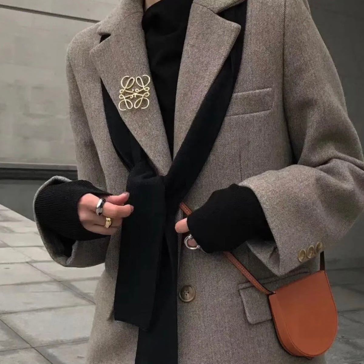 大人気 数量限定】ブローチ シルバー 韓国 アナグラム LOEWE 大人気 数量限定】ブローチ シルバー 韓国 アナグラム LOEWE