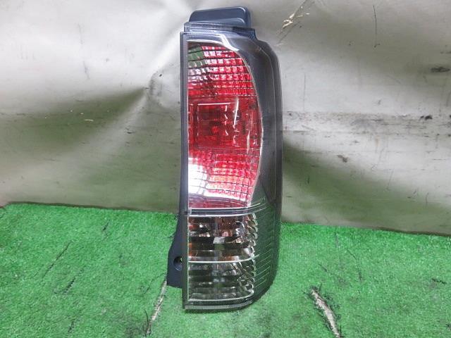 [中古] H16/9 ｅＫスポーツ CBA-H81W 右テールランプ MN150342 310384_画像1