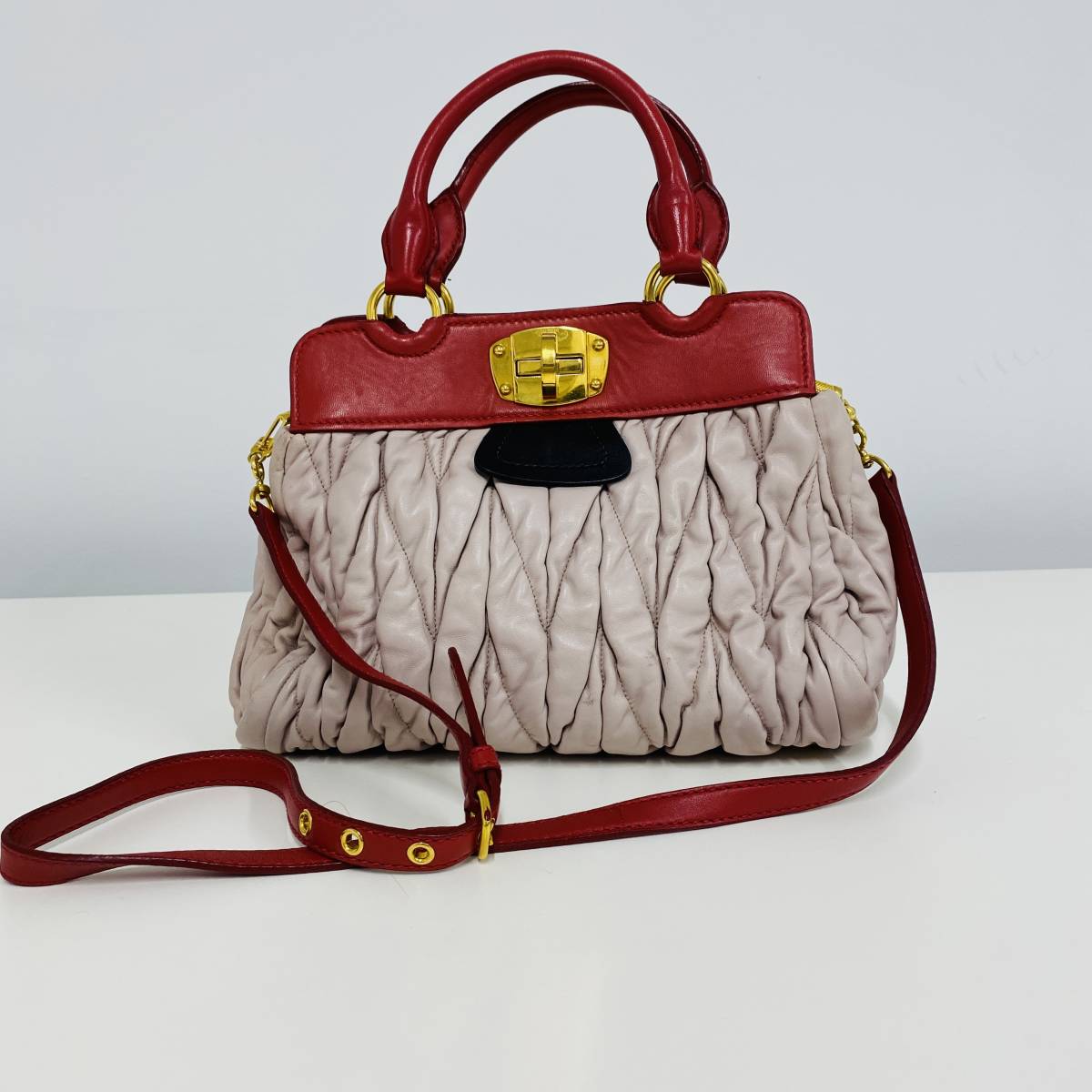 miumiu マテラッセ ショルダー ハンドバッグ コンビカラー 2way handbag RED F560