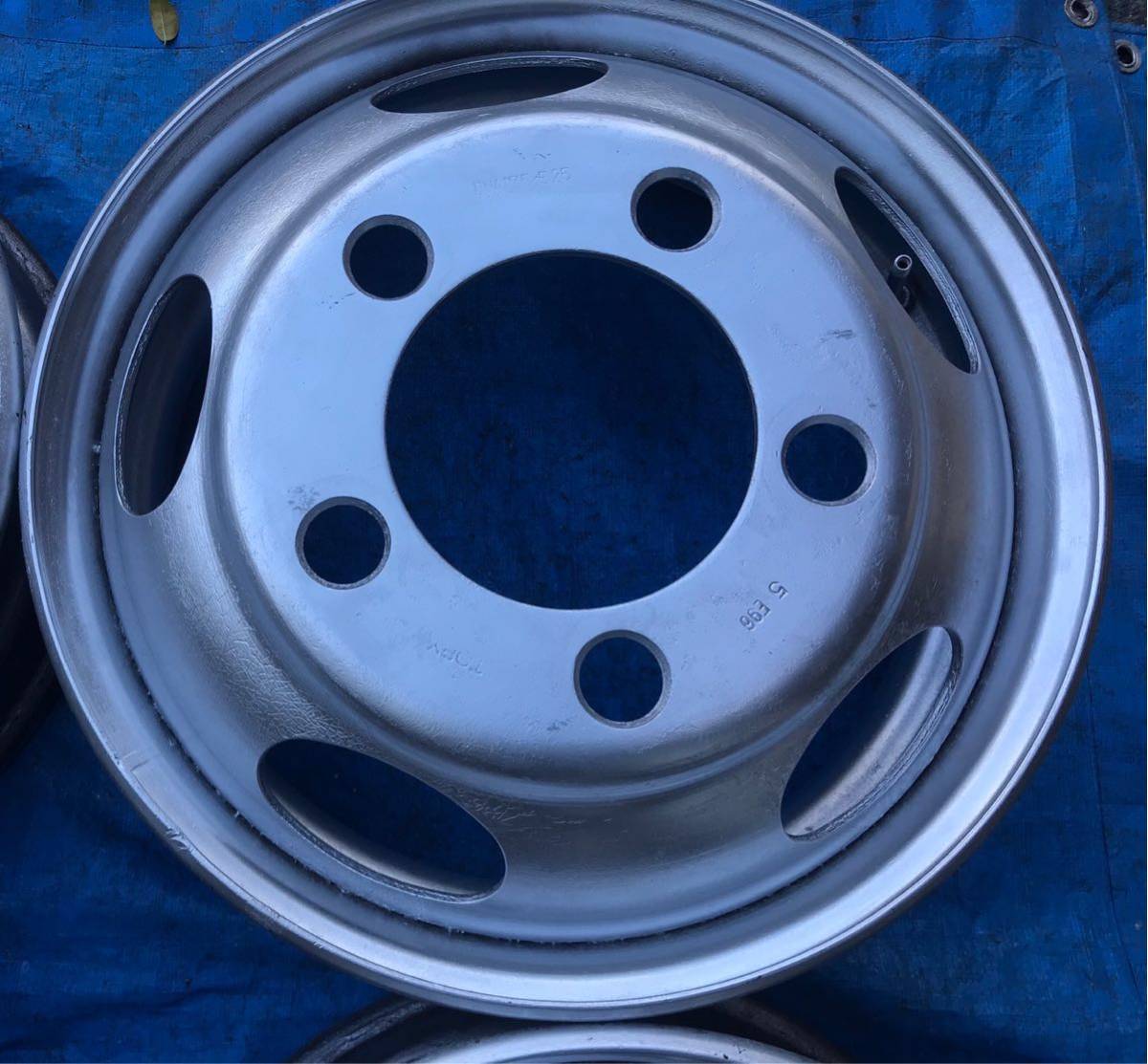2トン 三菱 キャンター スチールホイール DUA 17.5×5.25 115-8TC 5穴