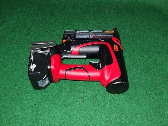 マックス TJ-35P4-BC/1825A 18V充電式ピンネイラ 本体・充電器・2.5Ah電池パック・ケ-スセット 新品 TJ35P4 MAX_画像3
