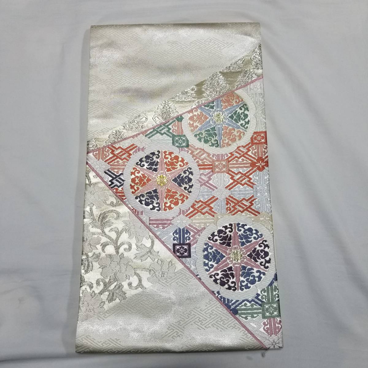 日本製 【桐輪】使用感ナシ*美品{正絹*西陣織*袋帯}*白地に幾何学文