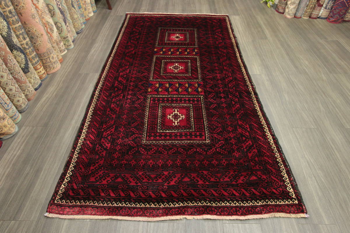 ボーダーの広がりが美しいペルシアンバルーチ　オールド手織り絨毯　ヴィンテージ　トライバルラグ　部族絨毯　130x240cm　＃908
