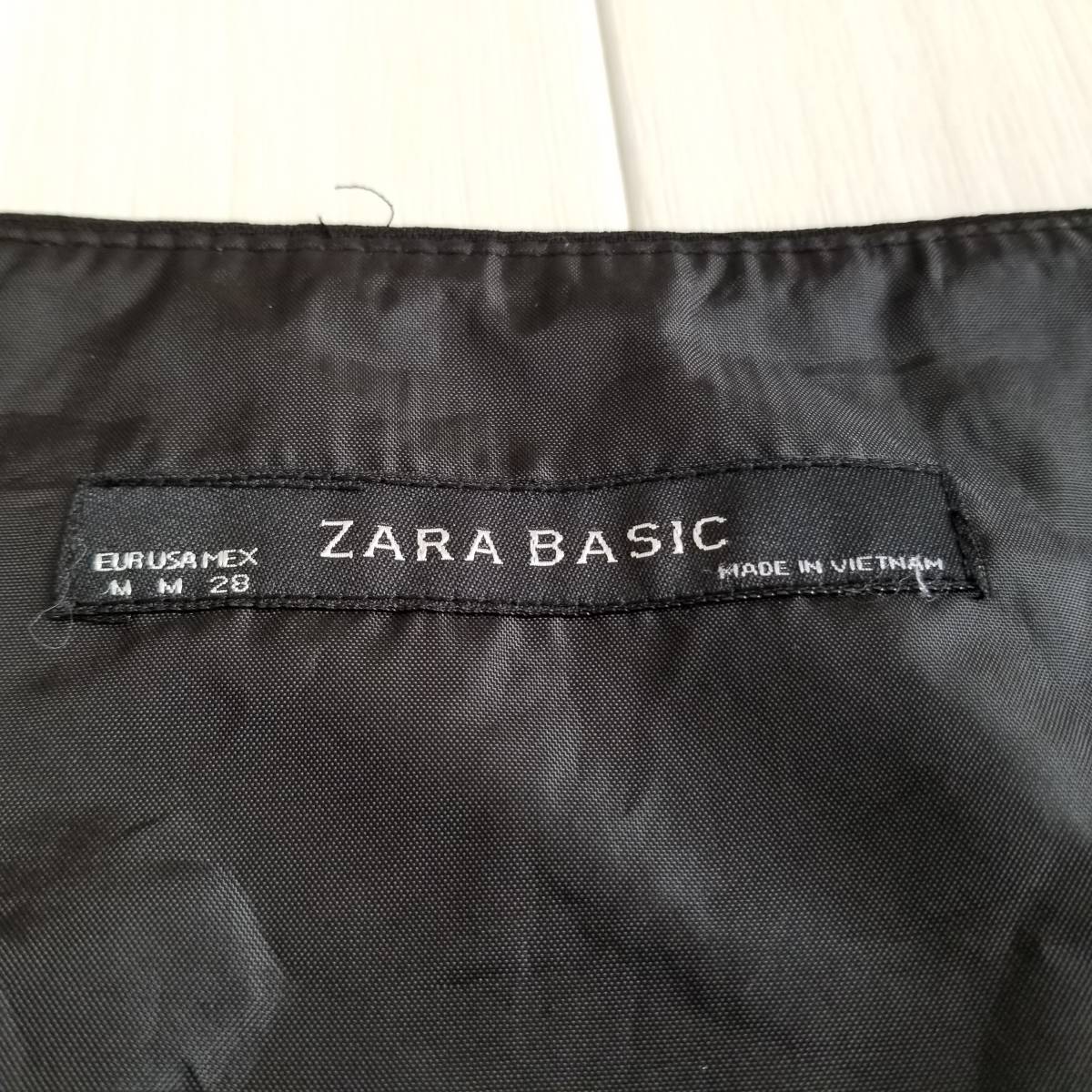 ZARA BASIC ザラ ベーシック ブラック スカート 可憐 フェミニン フレア ボトムス ３段 黒 ポリエステル100% 春のデート服 J28_画像4