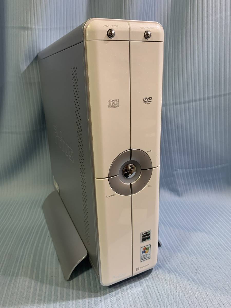 ♪♪送料無料！デスクPC　HITACHI Prius PCF-650E5LWAA WindowsXPインストール済み　動作OK!4755-86A988♪♪_画像1