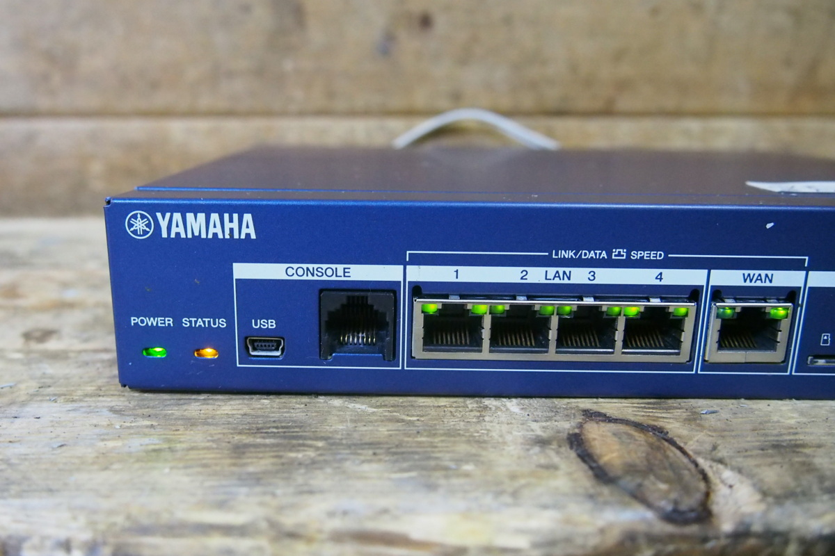 ☆(F0222-15) YAMAHA ヤマハ RTX830 ギガアクセスVPNルーター 通電