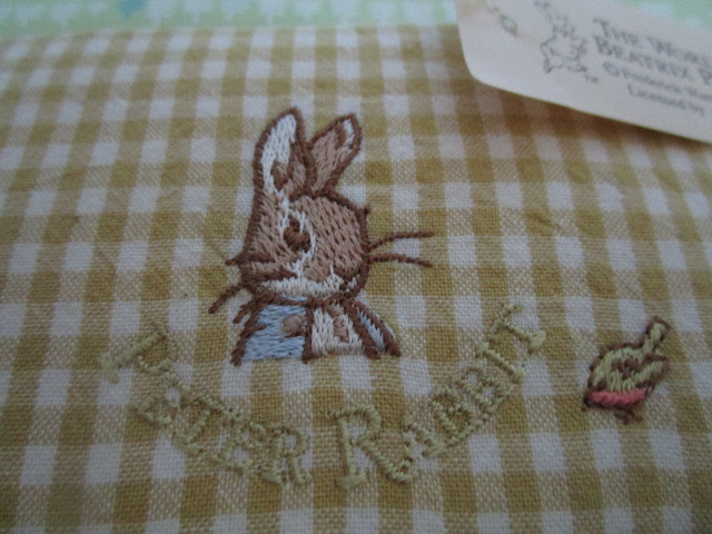 B2 rare article?[ settled color tone yellow color. check pattern . Peter Rabbit. embroidery attaching pocket tissue case ]~ unused goods 