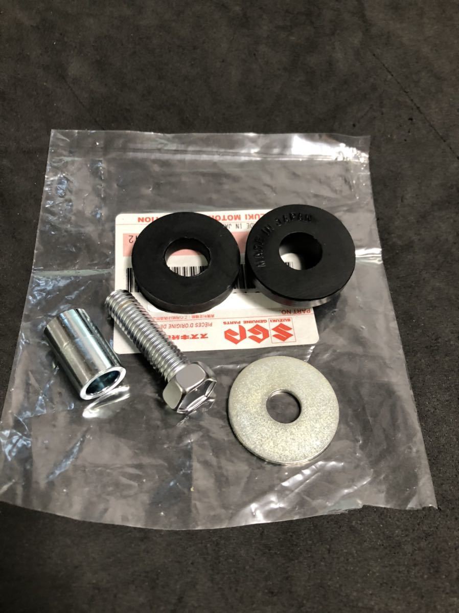 GS400 タンククッション (ボルト付き)後ろ側 GS400E 純正新品 GS400 タンククッション (ボルト付き)後ろ側 GS400E 純正新品