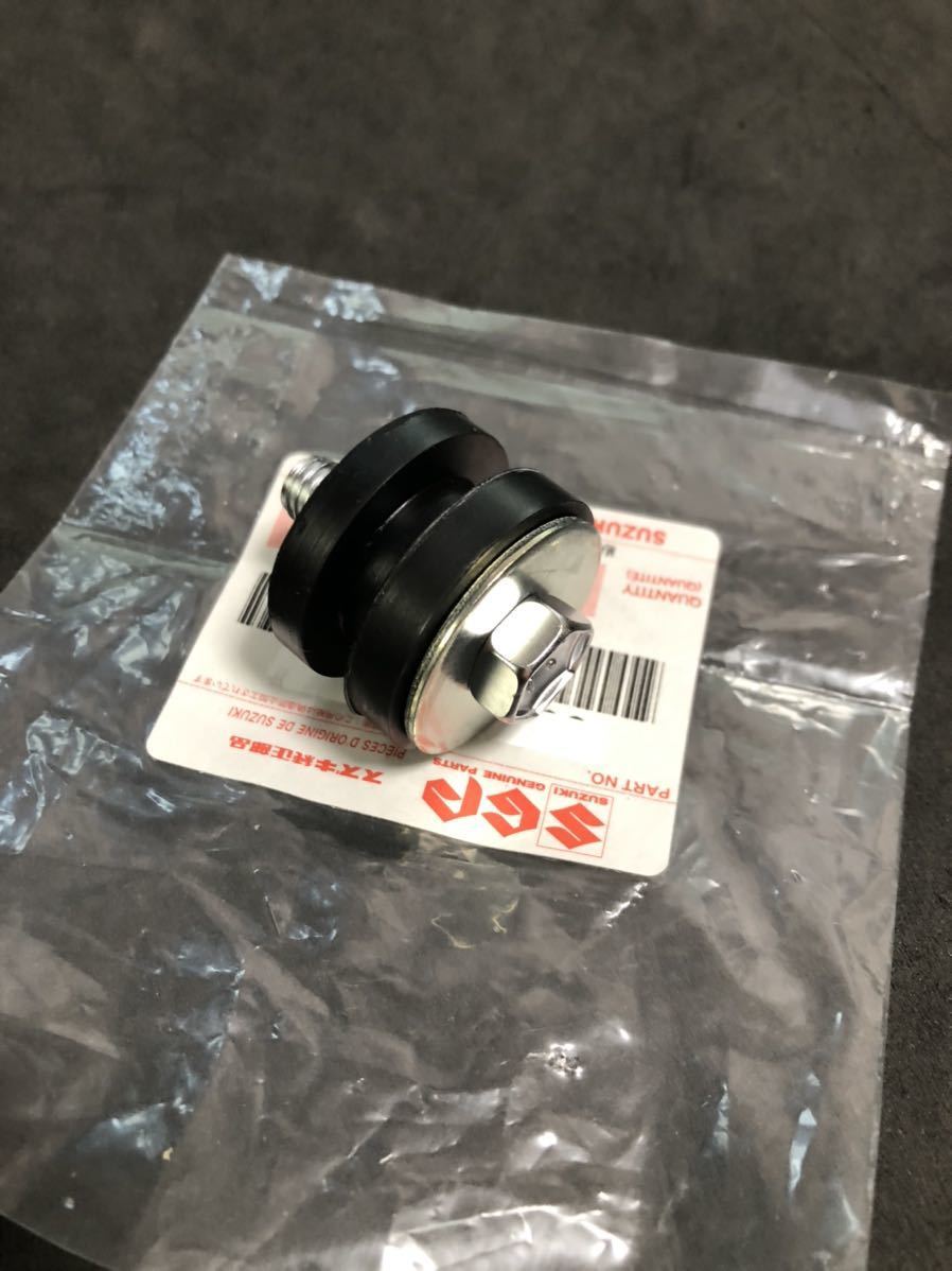 GS400 タンククッション (ボルト付き)後ろ側 GS400E 純正新品 GS400 タンククッション (ボルト付き)後ろ側 GS400E 純正新品