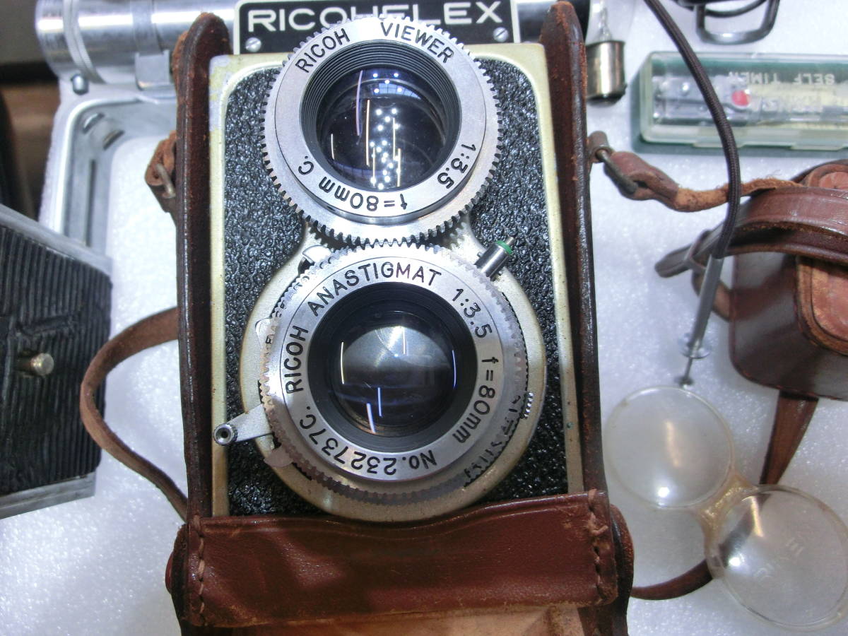 動作品です RICOHFLEX リコーフレックス MODEL VIS 二眼レフフィルムカメラ　皮ケース付皮のバック付きフラッシュ　タイマー付き_画像1