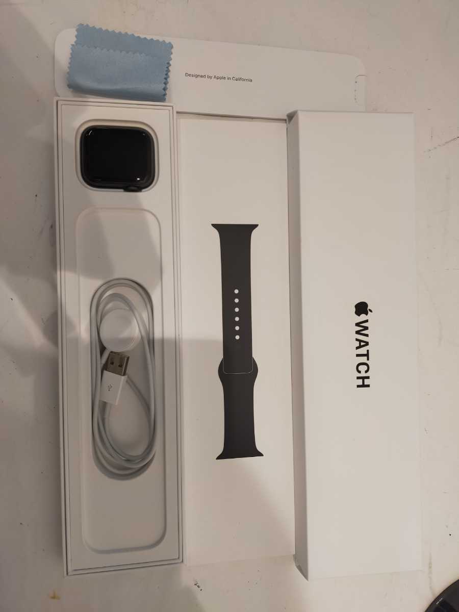 Apple Watch SE 44mm スペースグレイ バンド未使用 付属品有り www