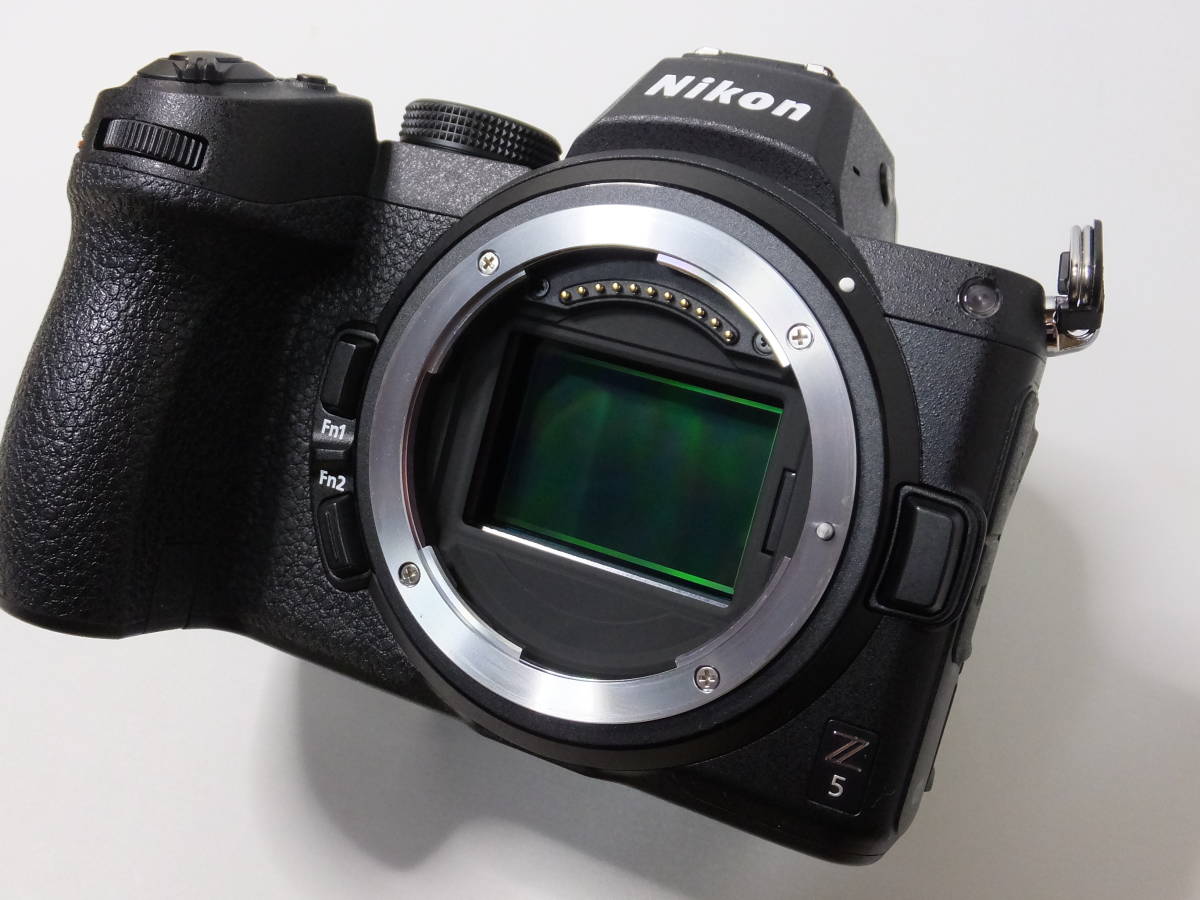 Nikon (ニコン)Nikon Z5 ボディ 撮影枚数2,000枚以下 中古美品_センサー箇所きれいです。