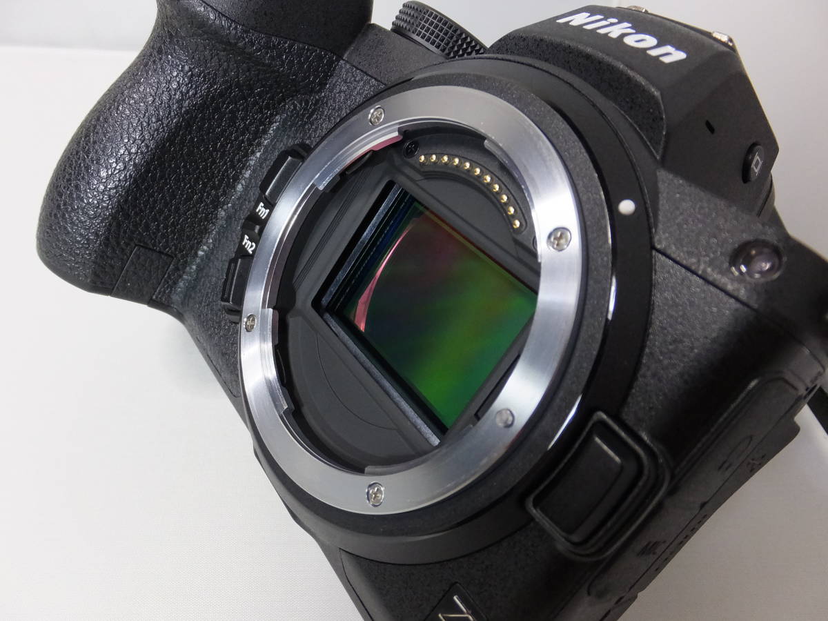 Nikon (ニコン)Nikon Z5 ボディ 撮影枚数2,000枚以下 中古美品_画像3