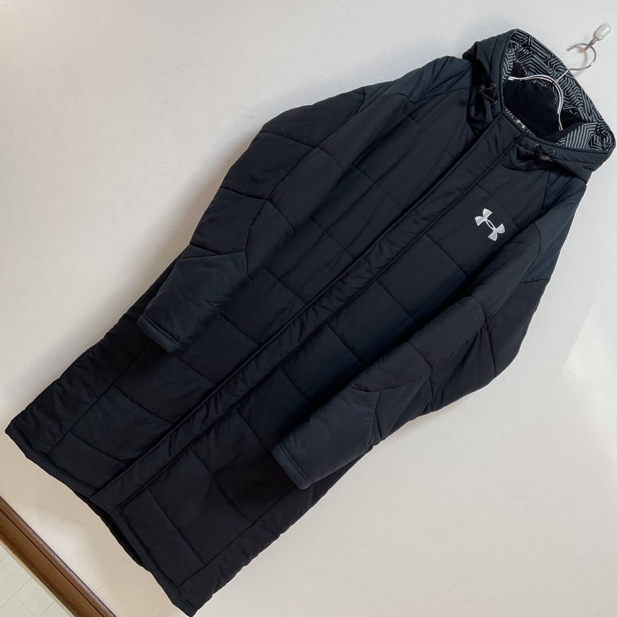 UNDER ARMOUR アンダーアーマー インフラレッドロングコート MTR7770 BLK 黒 ベンチコート サイズXL 美品_画像1