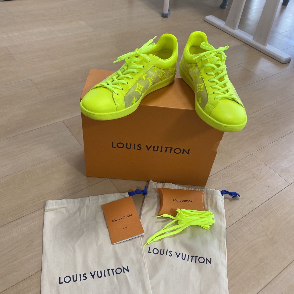 LOUIS VUITTON LV ルイ ヴィトン スニーカー 靴 ネオン カラー