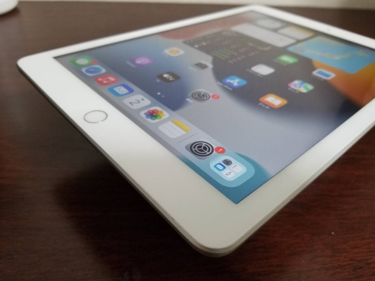 807 良い 品 iPad 5 第5世代 9.7inch A9/2GB/32GB Silver Wi-Fiモデル 