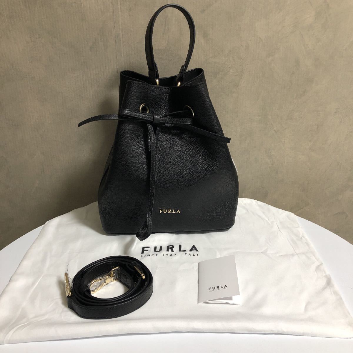 FURLA フルラショルダーバッグ ハンドバッグ ブラック 巾着