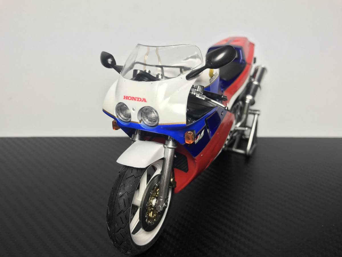 タミヤ 1/12 ホンダ VFR750R RC30 塗装完成品 プラモデル タミヤ 1/12 ホンダ VFR750R RC30 塗装完成品 プラモデル